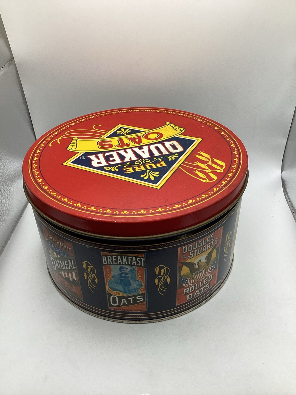 vintage 1983 Quaker Oats limited edition round advertising cookie tin